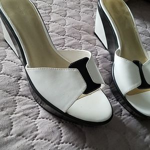 Nine west black and white slip on sandles